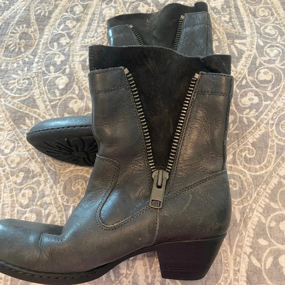 Born • Mila Dual Zip Boot in charcoal gray size 6 - Picture 2 of 7